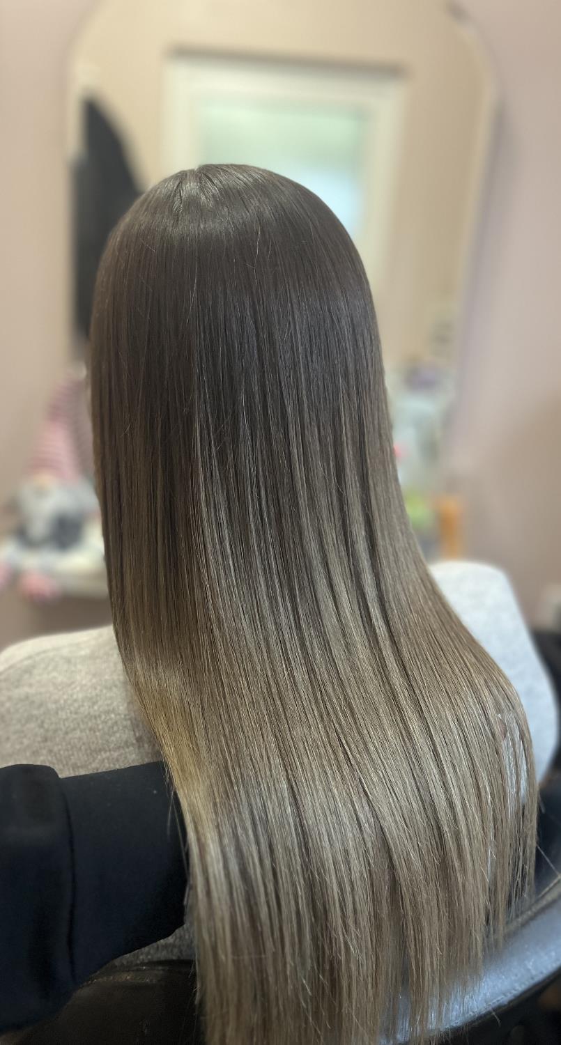 Barna, karamellárnyalatú haj – valódi MOSAIC Hair vendégmunka