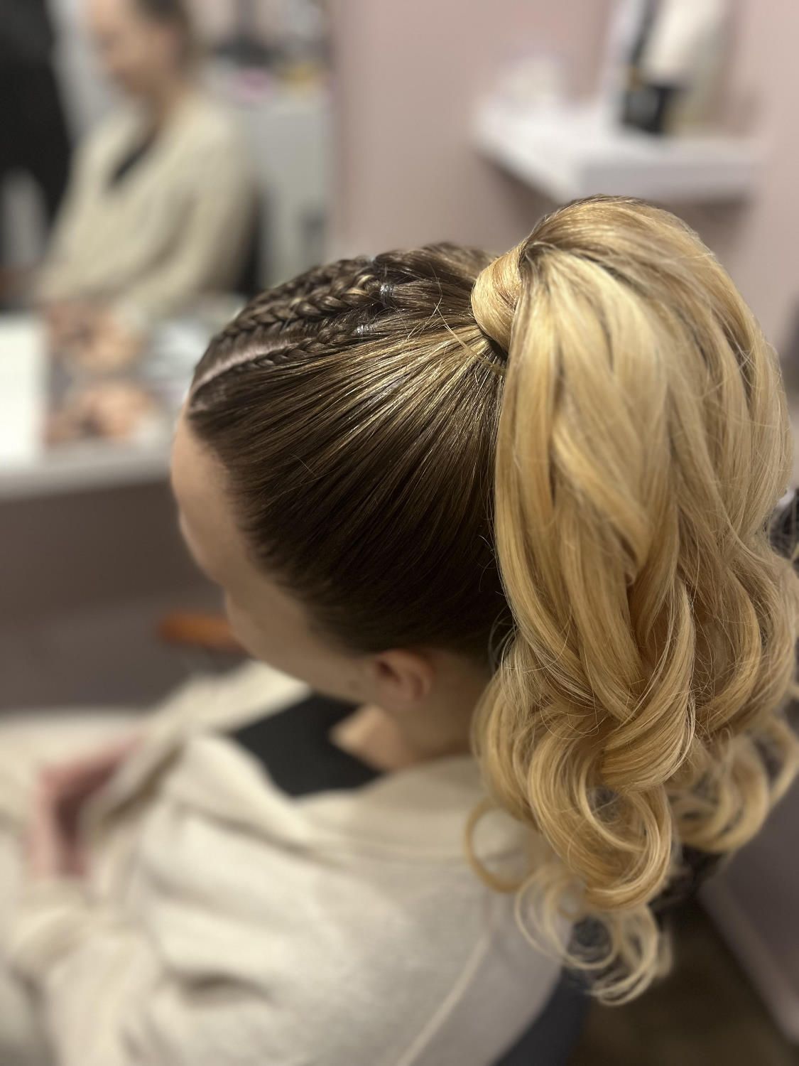 Világos, szőke hajszín – valódi MOSAIC Hair vendégmunka