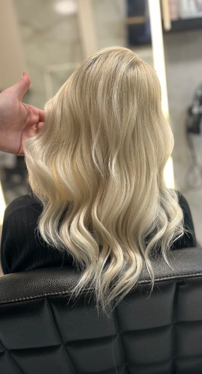Világos, szőke hajszín – valódi MOSAIC Hair vendégmunka