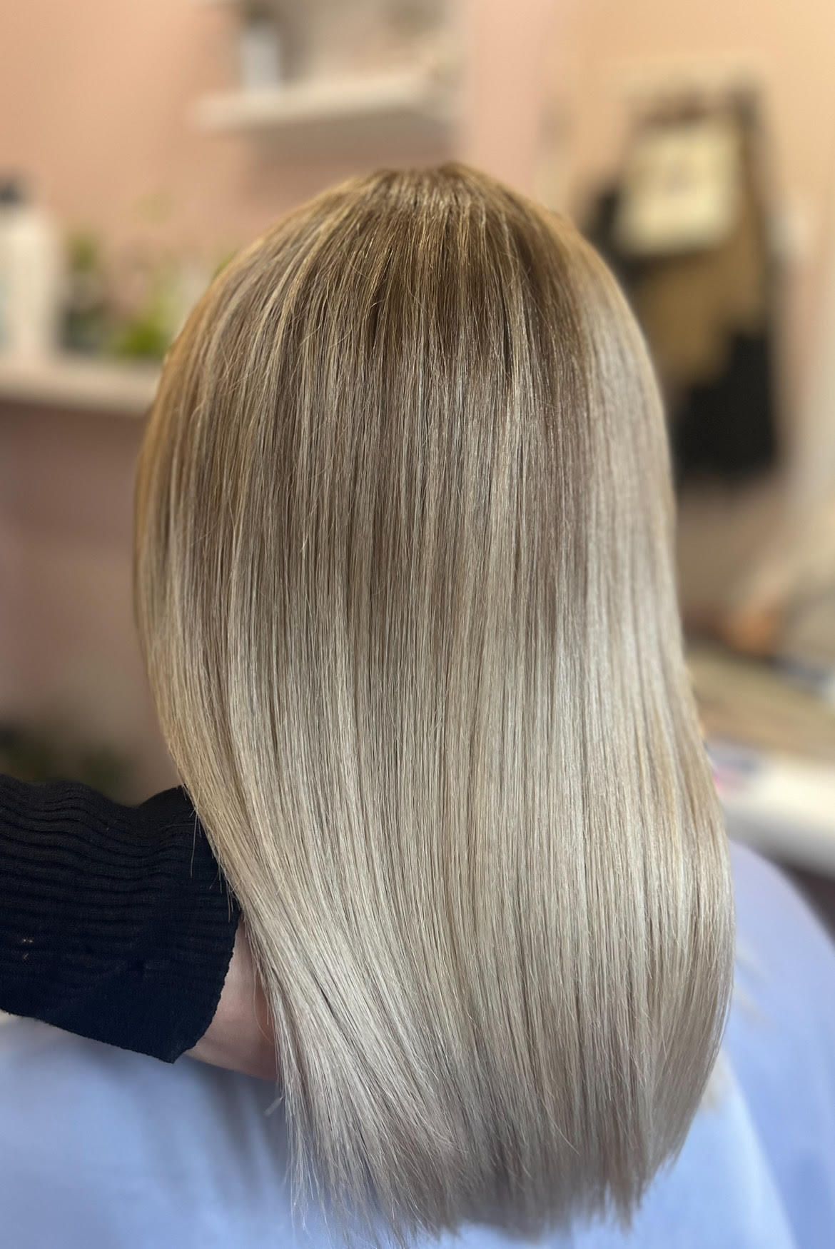 Világos, szőke hajszín – valódi MOSAIC Hair vendégmunka