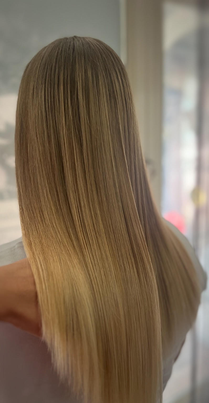 Barna, karamellárnyalatú haj – valódi MOSAIC Hair vendégmunka