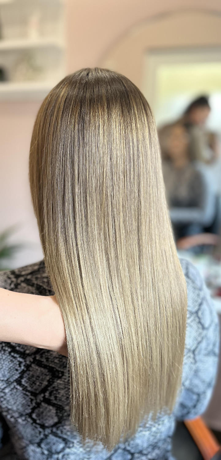 Barna, karamellárnyalatú haj – valódi MOSAIC Hair vendégmunka