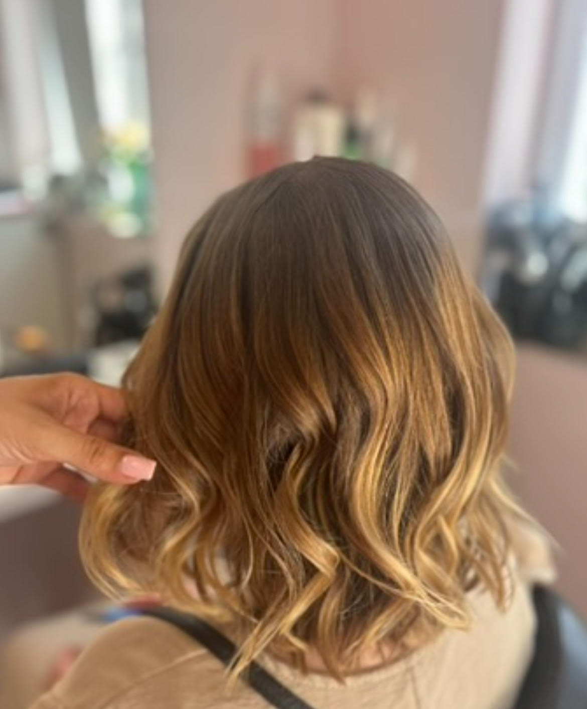 Barna, karamellárnyalatú haj – valódi MOSAIC Hair vendégmunka