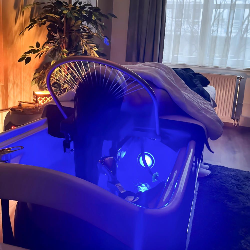 A Head Spa jellegzetes szimbóluma és eszköze: A körvízsugaras "aranyglória."