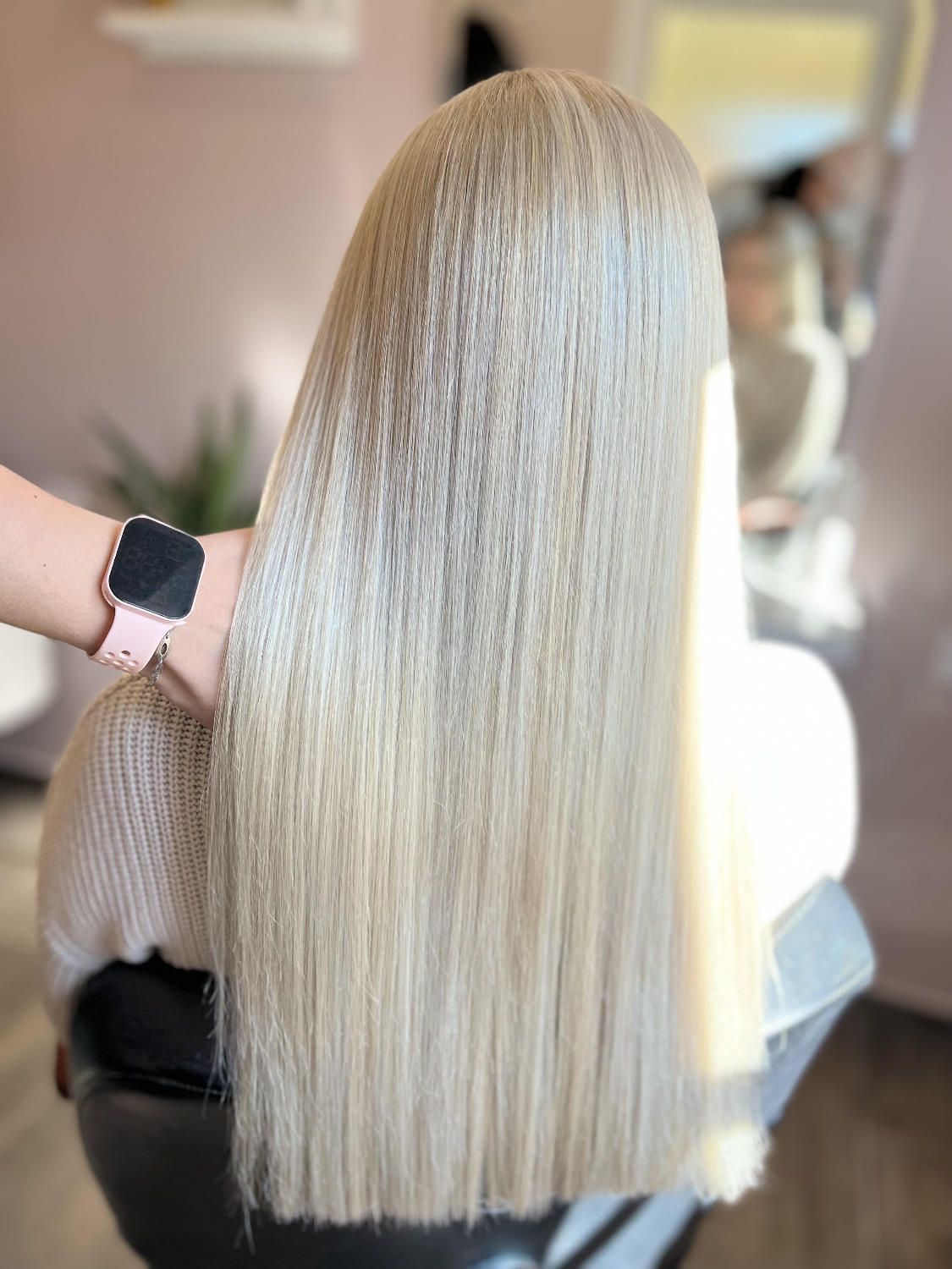 Világos, szőke hajszín – valódi MOSAIC Hair vendégmunka
