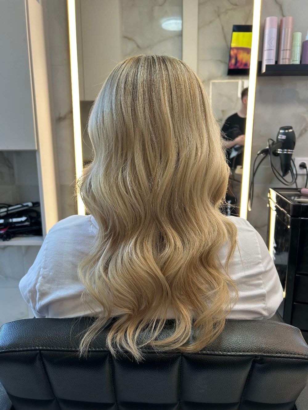 Világos, szőke hajszín – valódi MOSAIC Hair vendégmunka