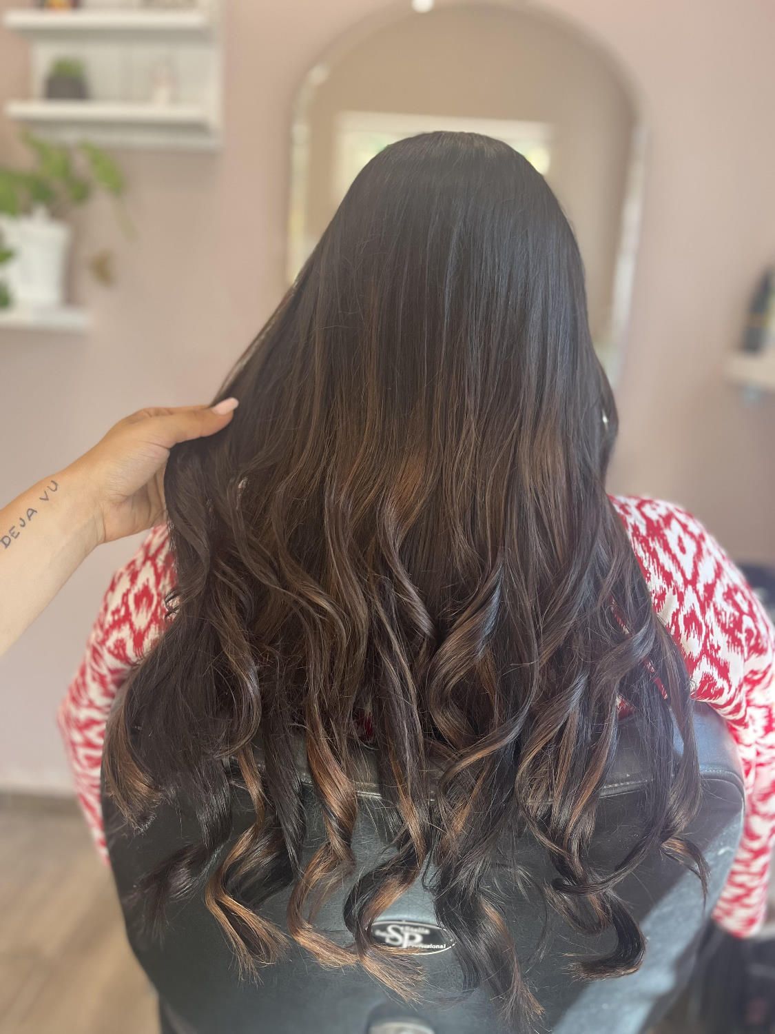 Barna, karamellárnyalatú haj – valódi MOSAIC Hair vendégmunka